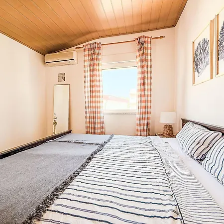 Nachtigall Vir-2 By Interhome