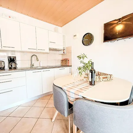 Nachtigall Vir-2 By Interhome
